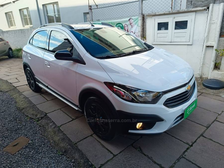 CHEVROLET - ONIX - 2018/2019 - Branca - R$ 69.900,00