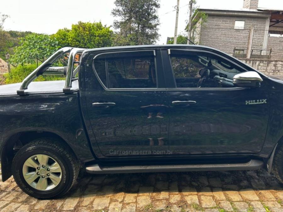 TOYOTA - HILUX - 2018/2018 - Preta - R$ 175.000,00