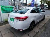 TOYOTA - YARIS - 2020/2021 - Branca - R$ 82.900,00